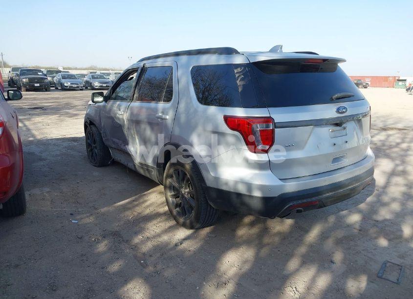 Photo 3 of 2017 Ford Explorer XLT (VIN 1FM5K7D89HGC13147)