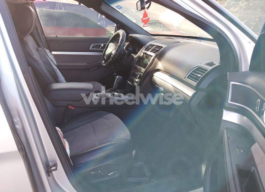 Photo 5 of 2017 Ford Explorer XLT (VIN 1FM5K7D89HGC13147)