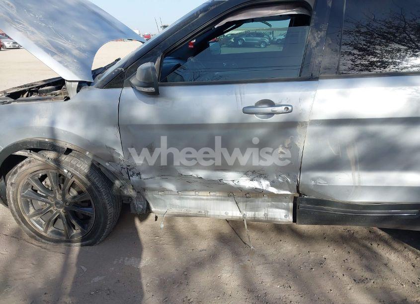 Photo 6 of 2017 Ford Explorer XLT (VIN 1FM5K7D89HGC13147)