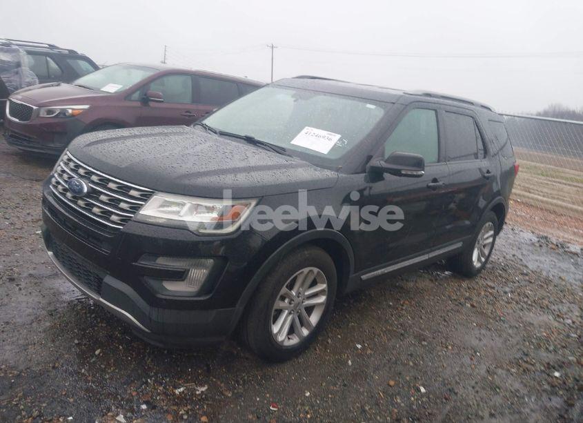 Photo 2 of 2017 Ford Explorer XLT (VIN 1FM5K7D89HGD35006)