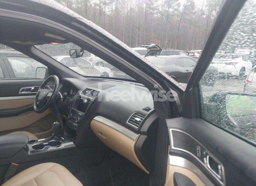 Photo 5 of 2017 Ford Explorer XLT (VIN 1FM5K7D89HGD35006)