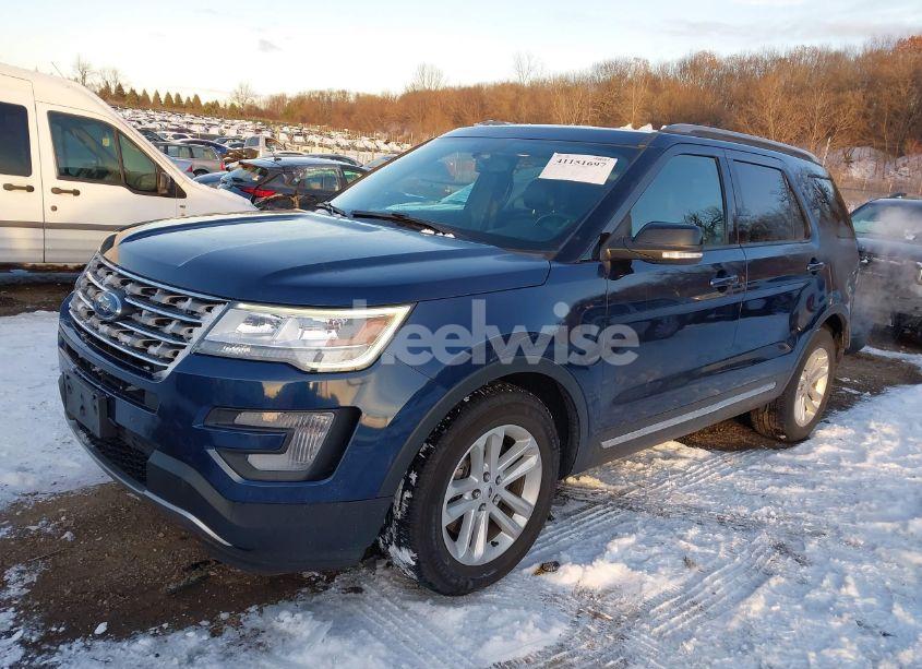 Photo 2 of 2017 Ford Explorer XLT (VIN 1FM5K7D89HGD36852)