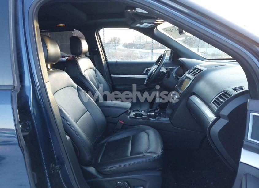 Photo 5 of 2017 Ford Explorer XLT (VIN 1FM5K7D89HGD36852)