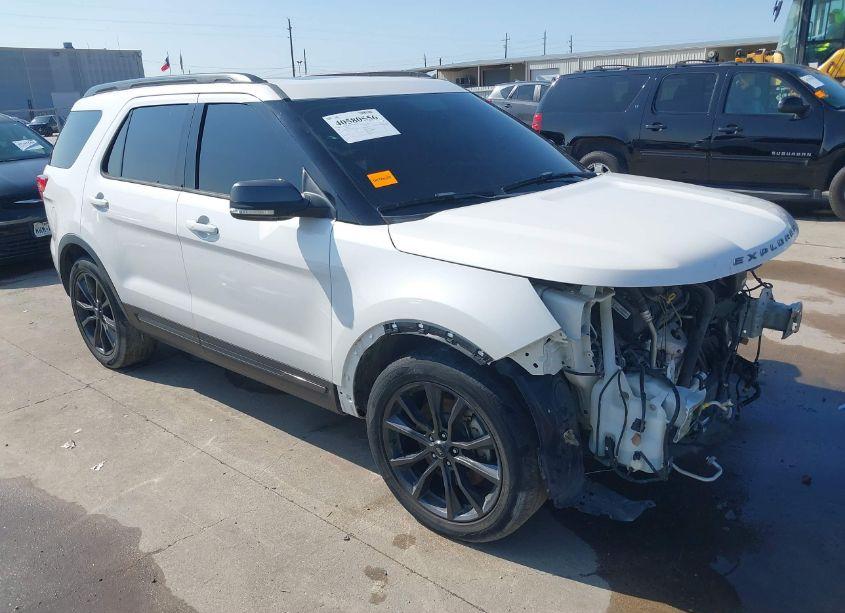 2017 Ford Explorer XLT (VIN 1FM5K7D89HGE10867) main photo