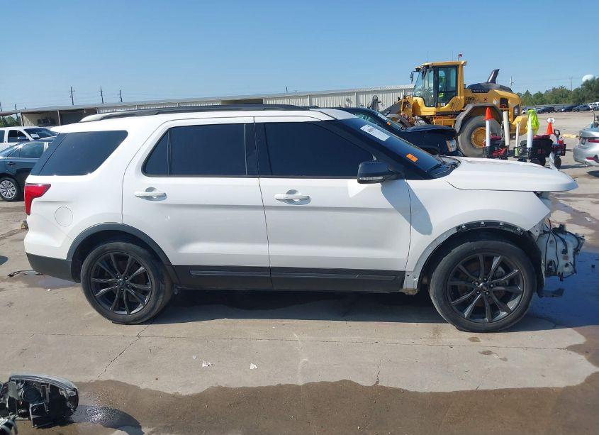 Photo 14 of 2017 Ford Explorer XLT (VIN 1FM5K7D89HGE10867)