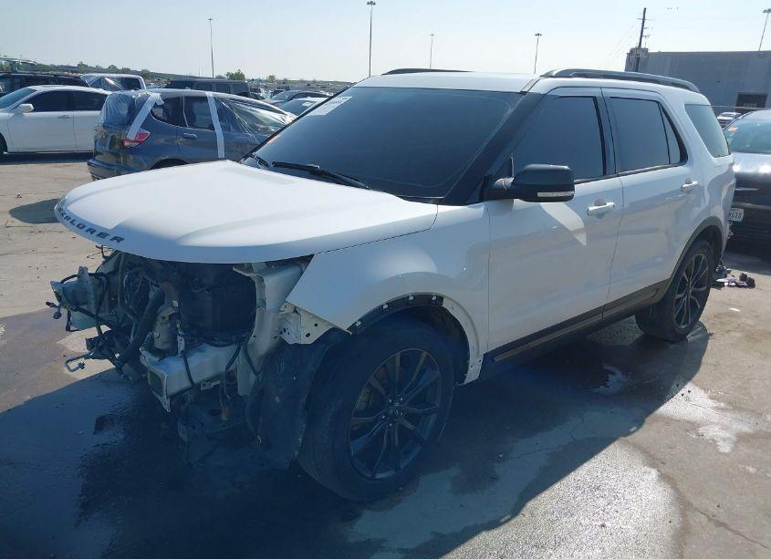 Photo 2 of 2017 Ford Explorer XLT (VIN 1FM5K7D89HGE10867)