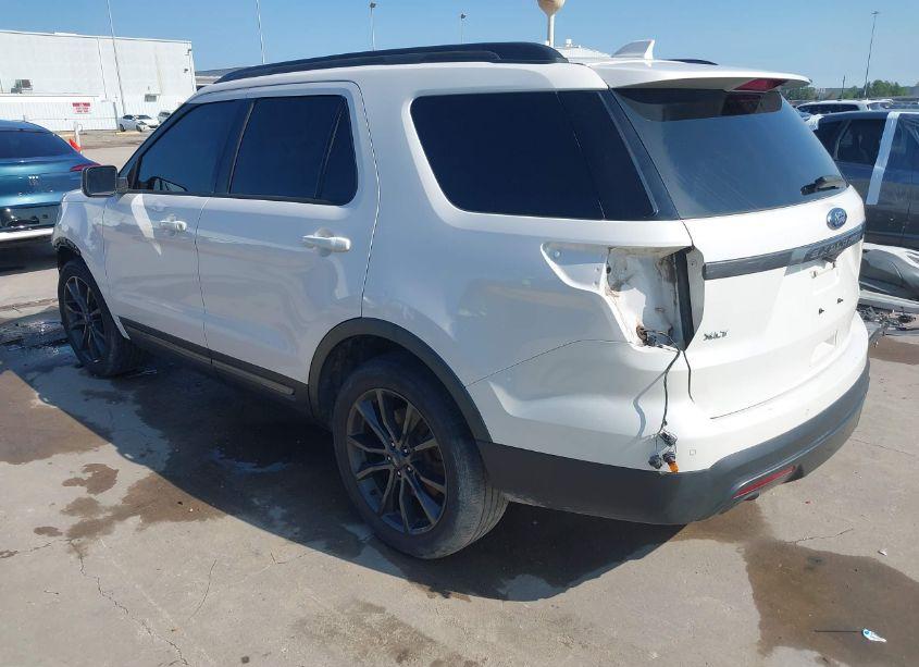 Photo 3 of 2017 Ford Explorer XLT (VIN 1FM5K7D89HGE10867)