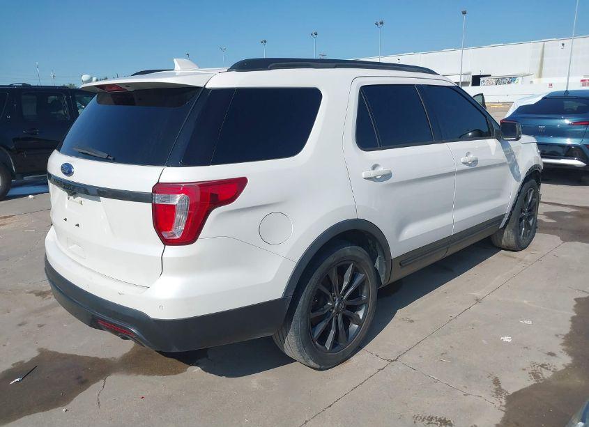 Photo 4 of 2017 Ford Explorer XLT (VIN 1FM5K7D89HGE10867)