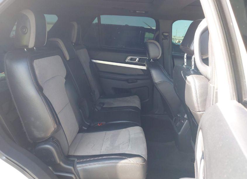 Photo 8 of 2017 Ford Explorer XLT (VIN 1FM5K7D89HGE10867)