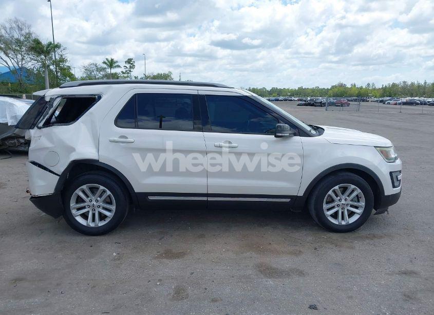 Photo 13 of 2017 Ford Explorer XLT (VIN 1FM5K7D89HGE21643)