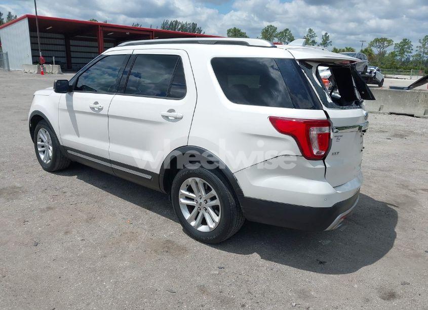 Photo 3 of 2017 Ford Explorer XLT (VIN 1FM5K7D89HGE21643)