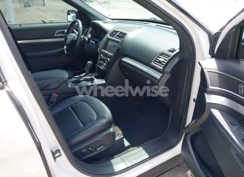 Photo 5 of 2017 Ford Explorer XLT (VIN 1FM5K7D89HGE21643)