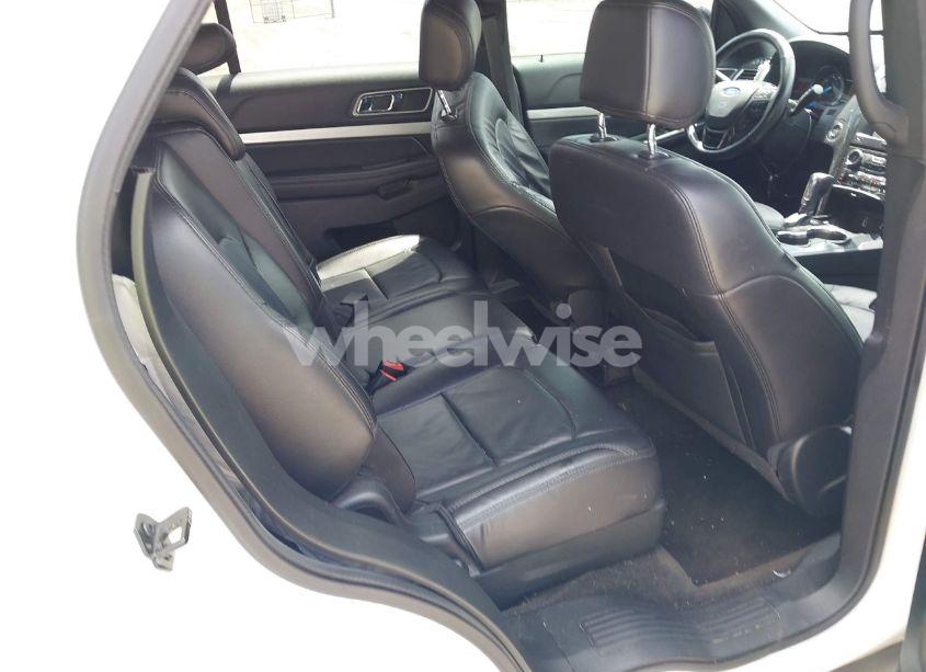 Photo 8 of 2017 Ford Explorer XLT (VIN 1FM5K7D89HGE21643)