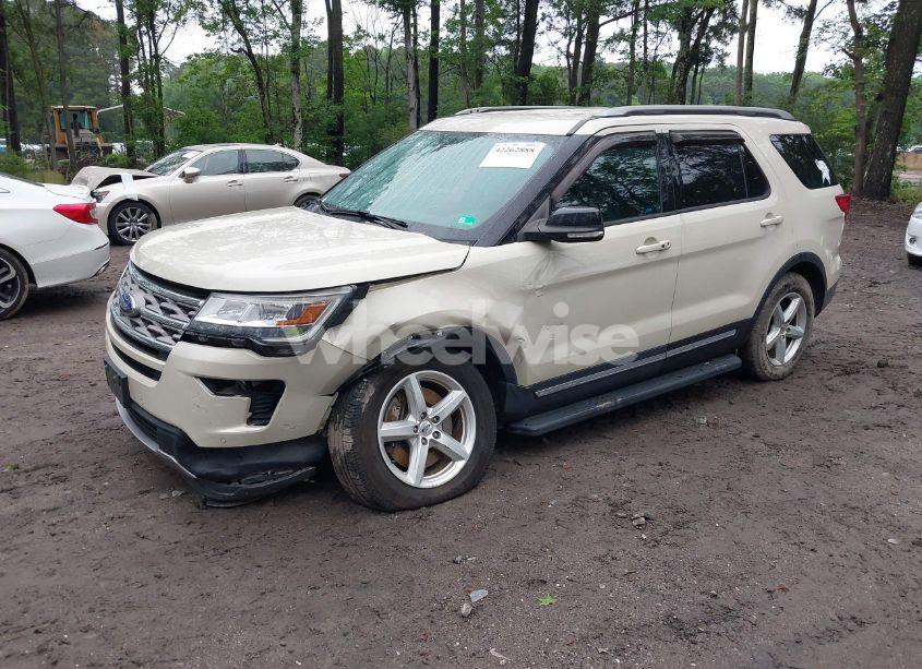 Photo 2 of 2018 Ford Explorer XLT (VIN 1FM5K7D89JGA02570)