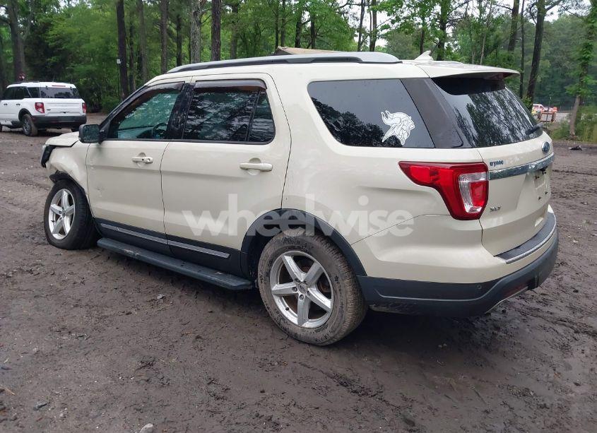 Photo 3 of 2018 Ford Explorer XLT (VIN 1FM5K7D89JGA02570)