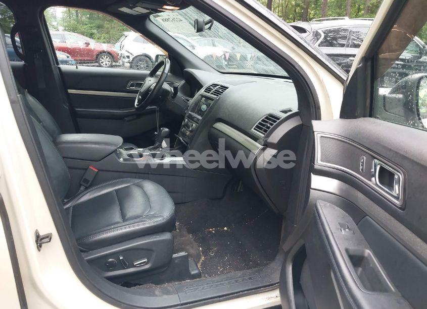 Photo 5 of 2018 Ford Explorer XLT (VIN 1FM5K7D89JGA02570)