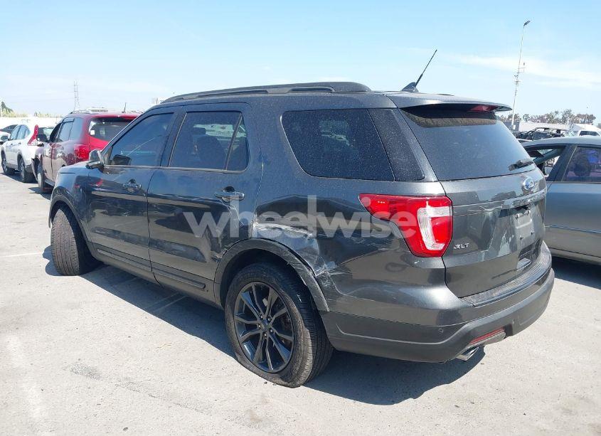 Photo 3 of 2018 Ford Explorer XLT (VIN 1FM5K7D89JGA68620)