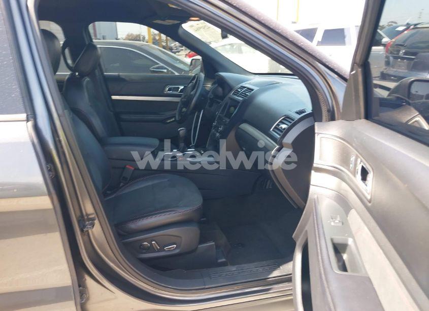 Photo 5 of 2018 Ford Explorer XLT (VIN 1FM5K7D89JGA68620)