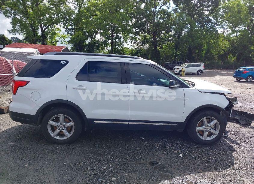 Photo 14 of 2018 Ford Explorer XLT (VIN 1FM5K7D89JGB15046)
