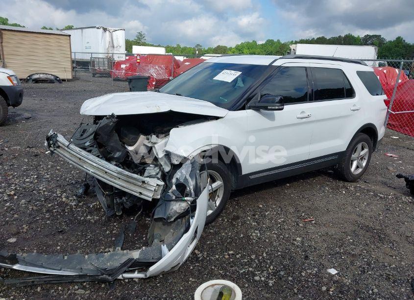 Photo 2 of 2018 Ford Explorer XLT (VIN 1FM5K7D89JGB15046)