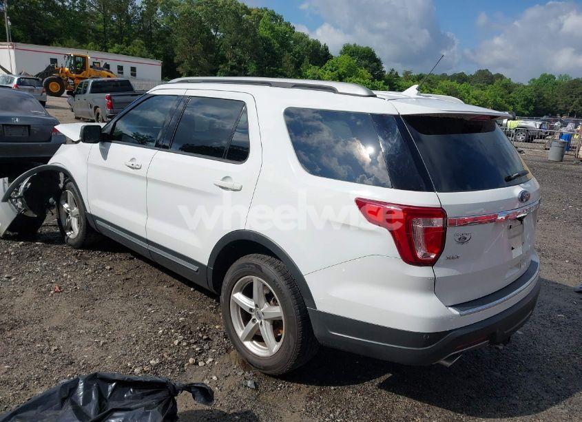 Photo 3 of 2018 Ford Explorer XLT (VIN 1FM5K7D89JGB15046)