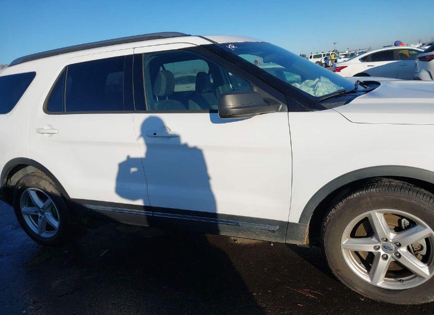 Photo 13 of 2018 Ford Explorer XLT (VIN 1FM5K7D89JGC94365)
