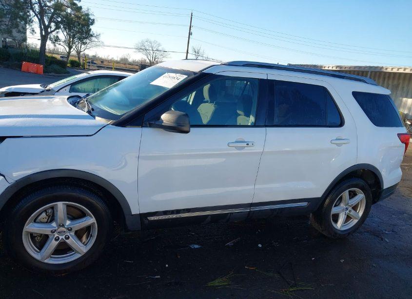 Photo 14 of 2018 Ford Explorer XLT (VIN 1FM5K7D89JGC94365)