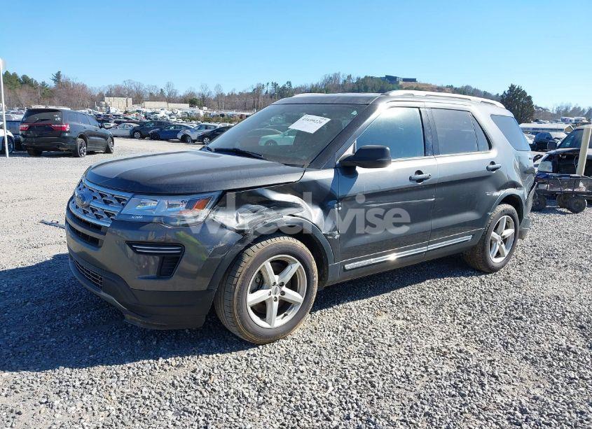 Photo 2 of 2019 Ford Explorer XLT (VIN 1FM5K7D89KGA32556)