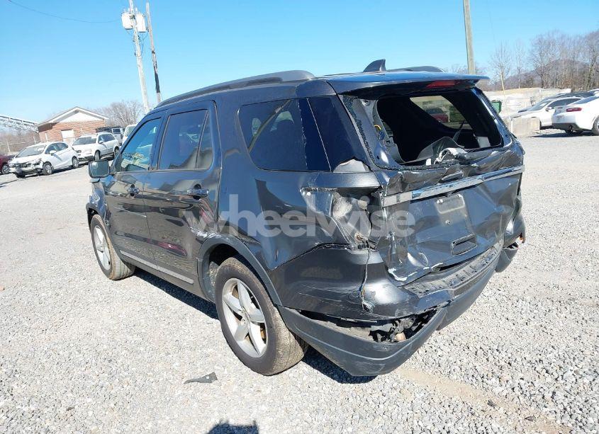 Photo 3 of 2019 Ford Explorer XLT (VIN 1FM5K7D89KGA32556)