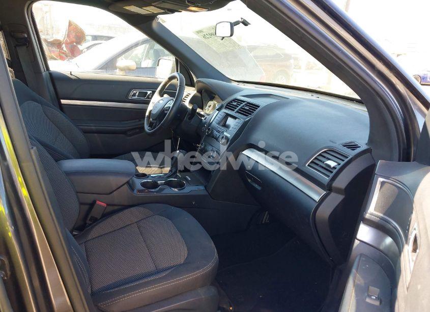 Photo 5 of 2019 Ford Explorer XLT (VIN 1FM5K7D89KGA32556)