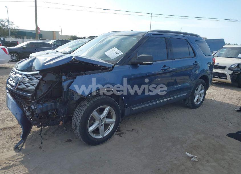 Photo 2 of 2019 Ford Explorer XLT (VIN 1FM5K7D89KGA37529)