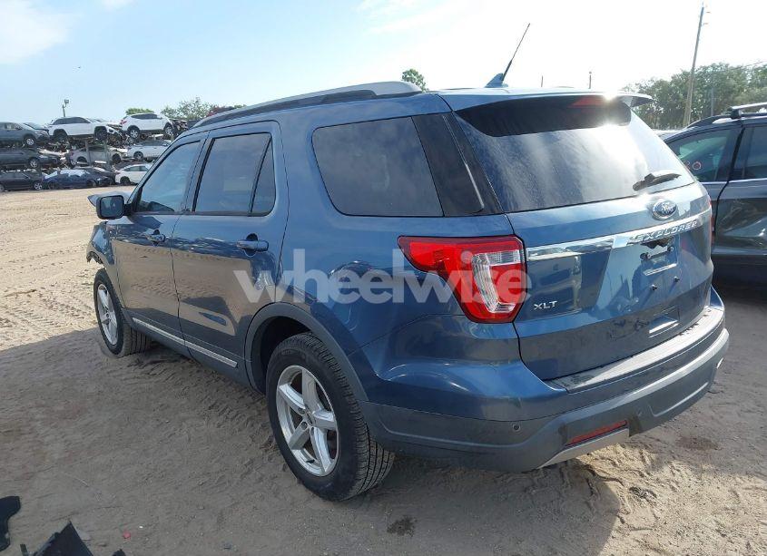 Photo 3 of 2019 Ford Explorer XLT (VIN 1FM5K7D89KGA37529)