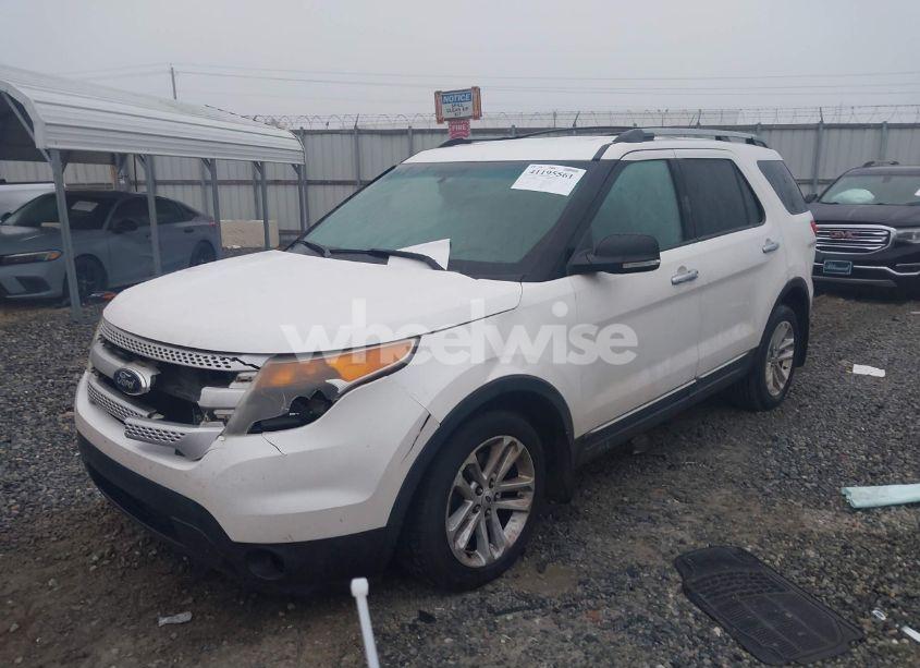 Photo 2 of 2013 Ford Explorer XLT (VIN 1FM5K7D8XDGA71871)