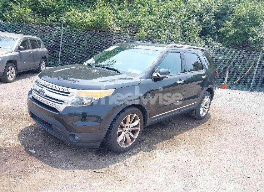 Photo 2 of 2013 Ford Explorer XLT (VIN 1FM5K7D8XDGC82570)