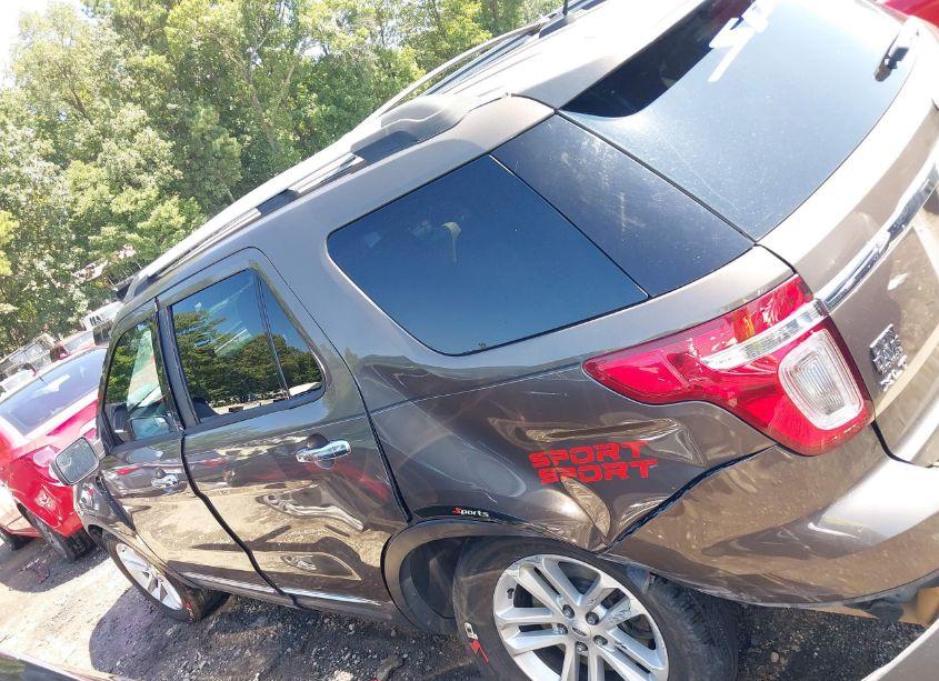 Photo 14 of 2015 Ford Explorer XLT (VIN 1FM5K7D8XFGA13598)