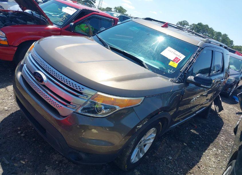 Photo 2 of 2015 Ford Explorer XLT (VIN 1FM5K7D8XFGA13598)