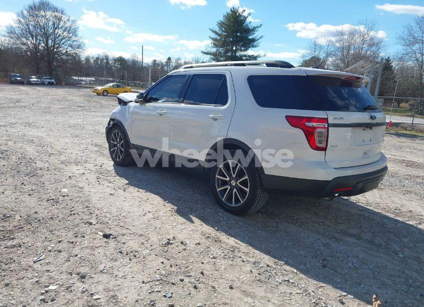 Photo 3 of 2015 Ford Explorer XLT (VIN 1FM5K7D8XFGB16438)