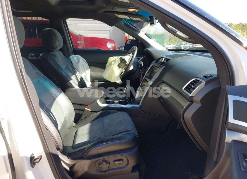 Photo 5 of 2015 Ford Explorer XLT (VIN 1FM5K7D8XFGB16438)