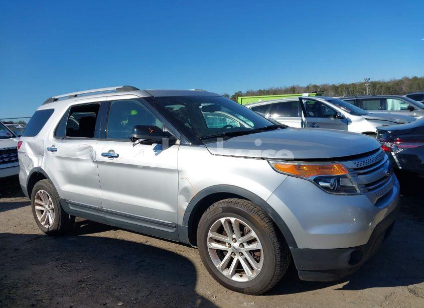 Photo 13 of 2015 Ford Explorer XLT (VIN 1FM5K7D8XFGB21946)