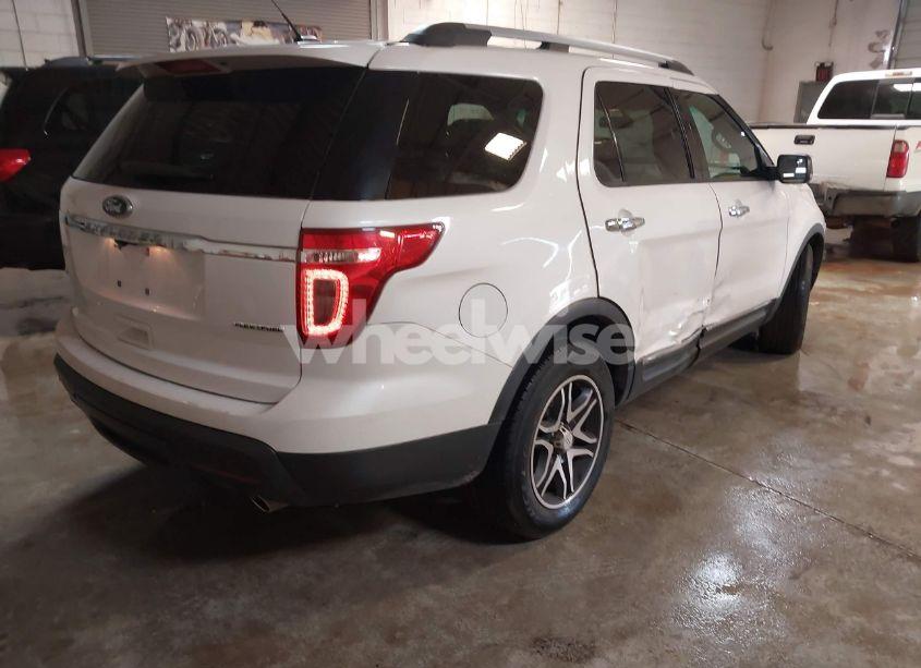 Photo 4 of 2015 Ford Explorer XLT (VIN 1FM5K7D8XFGB24586)