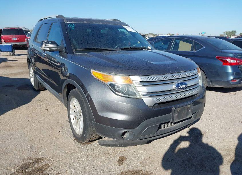 2015 Ford Explorer XLT (VIN 1FM5K7D8XFGB27214) main photo