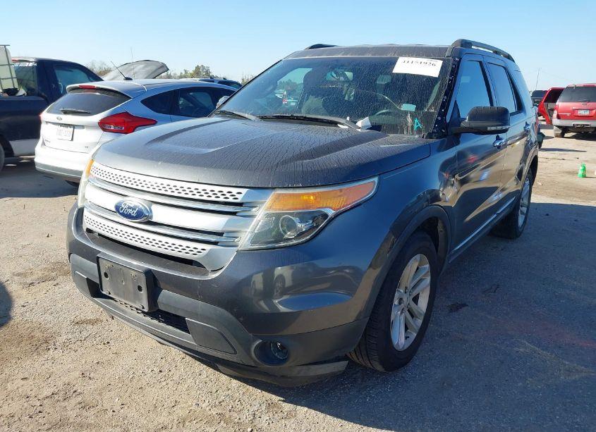 Photo 2 of 2015 Ford Explorer XLT (VIN 1FM5K7D8XFGB27214)