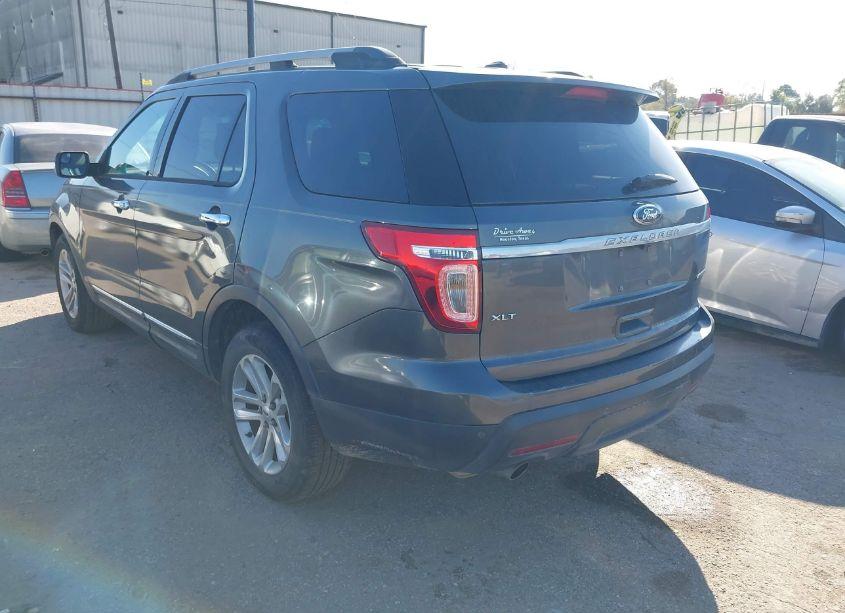 Photo 3 of 2015 Ford Explorer XLT (VIN 1FM5K7D8XFGB27214)