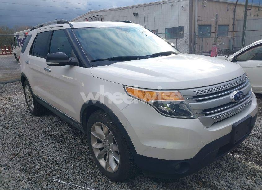 2015 Ford Explorer XLT (VIN 1FM5K7D8XFGB46538) main photo
