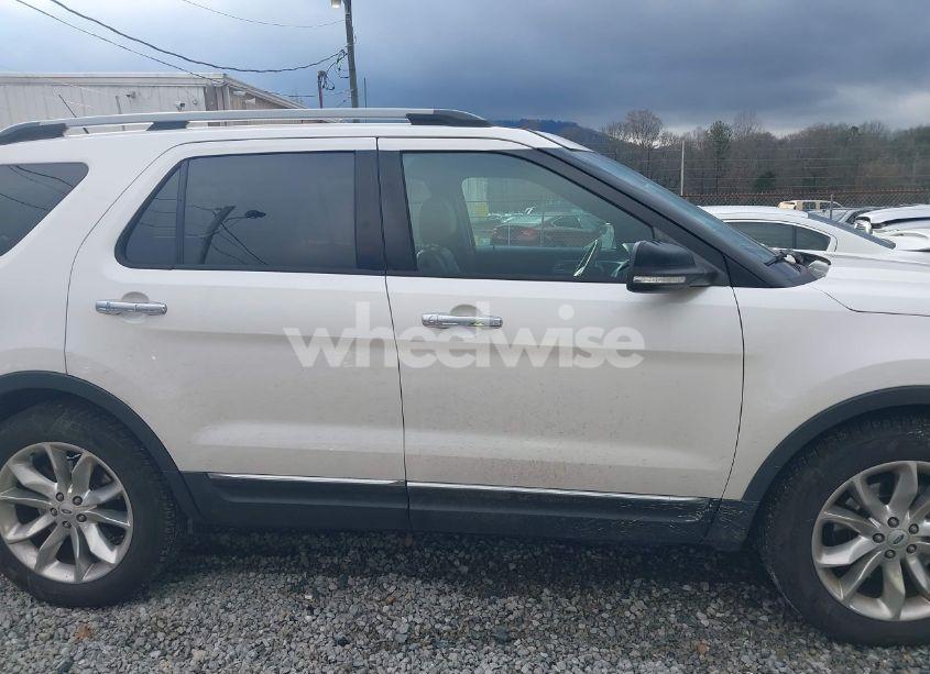 Photo 13 of 2015 Ford Explorer XLT (VIN 1FM5K7D8XFGB46538)