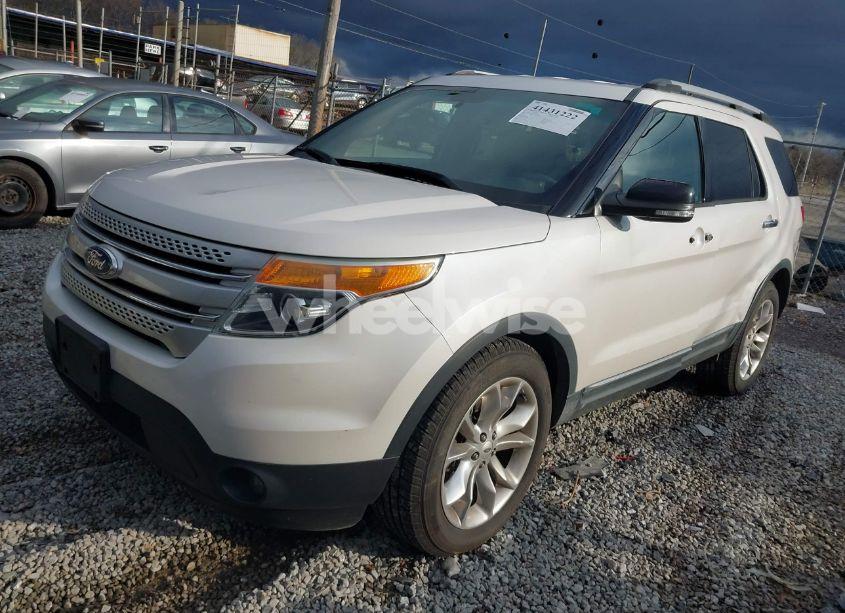 Photo 2 of 2015 Ford Explorer XLT (VIN 1FM5K7D8XFGB46538)