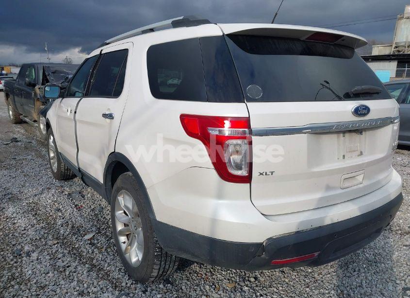 Photo 3 of 2015 Ford Explorer XLT (VIN 1FM5K7D8XFGB46538)