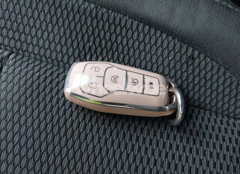 Photo 11 of 2016 Ford Explorer XLT (VIN 1FM5K7D8XGGB15369)