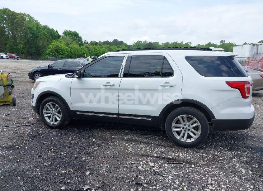 Photo 15 of 2016 Ford Explorer XLT (VIN 1FM5K7D8XGGB15369)