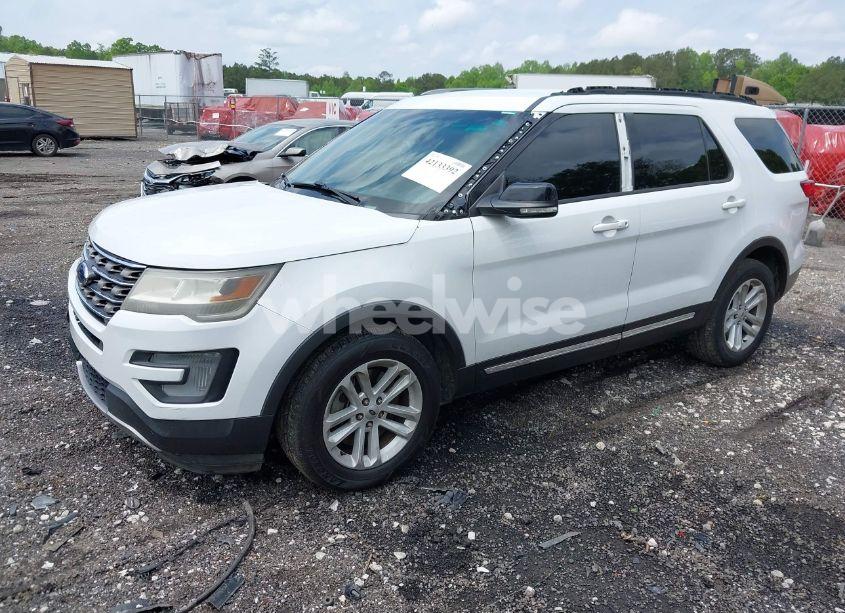 Photo 2 of 2016 Ford Explorer XLT (VIN 1FM5K7D8XGGB15369)